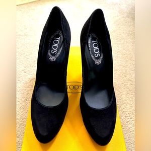 Tod’s black suede pumps size 38.5 ( fit more like 7.5-8), preowned